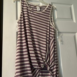 Lavender tank with knot